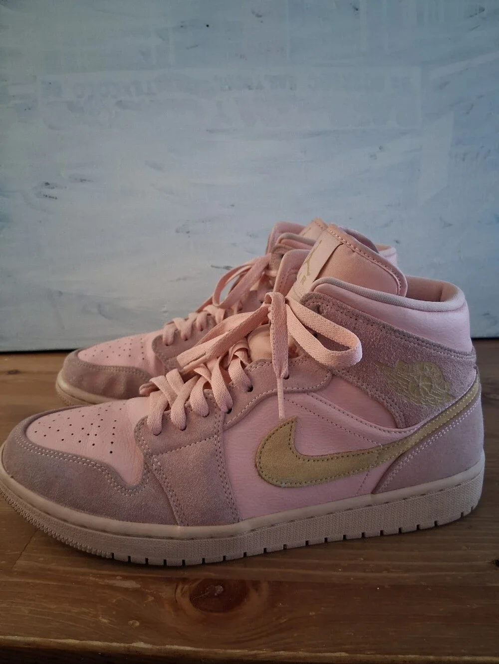 Air Jordan 1 Mid Coral Gold Men Size US 10, EUR 44, UK 9